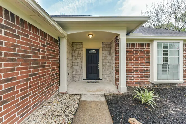 $1,950 | 9202 Bayou Bluff Drive, Spring, TX 77379