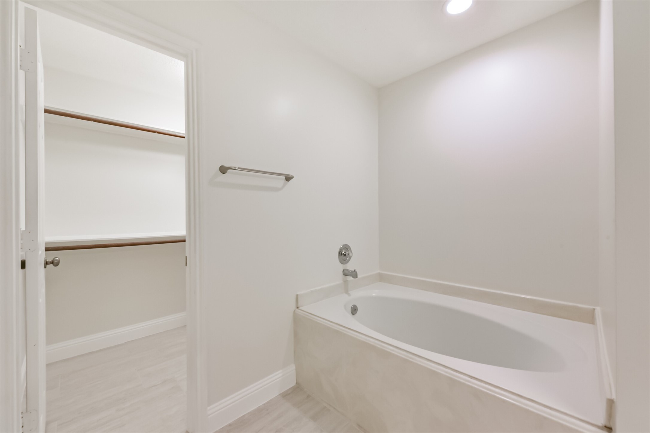 9202 Bayou Bluff Drive Spring, TX 77379 - Photo 20 of 33 a white bath tub with a shower