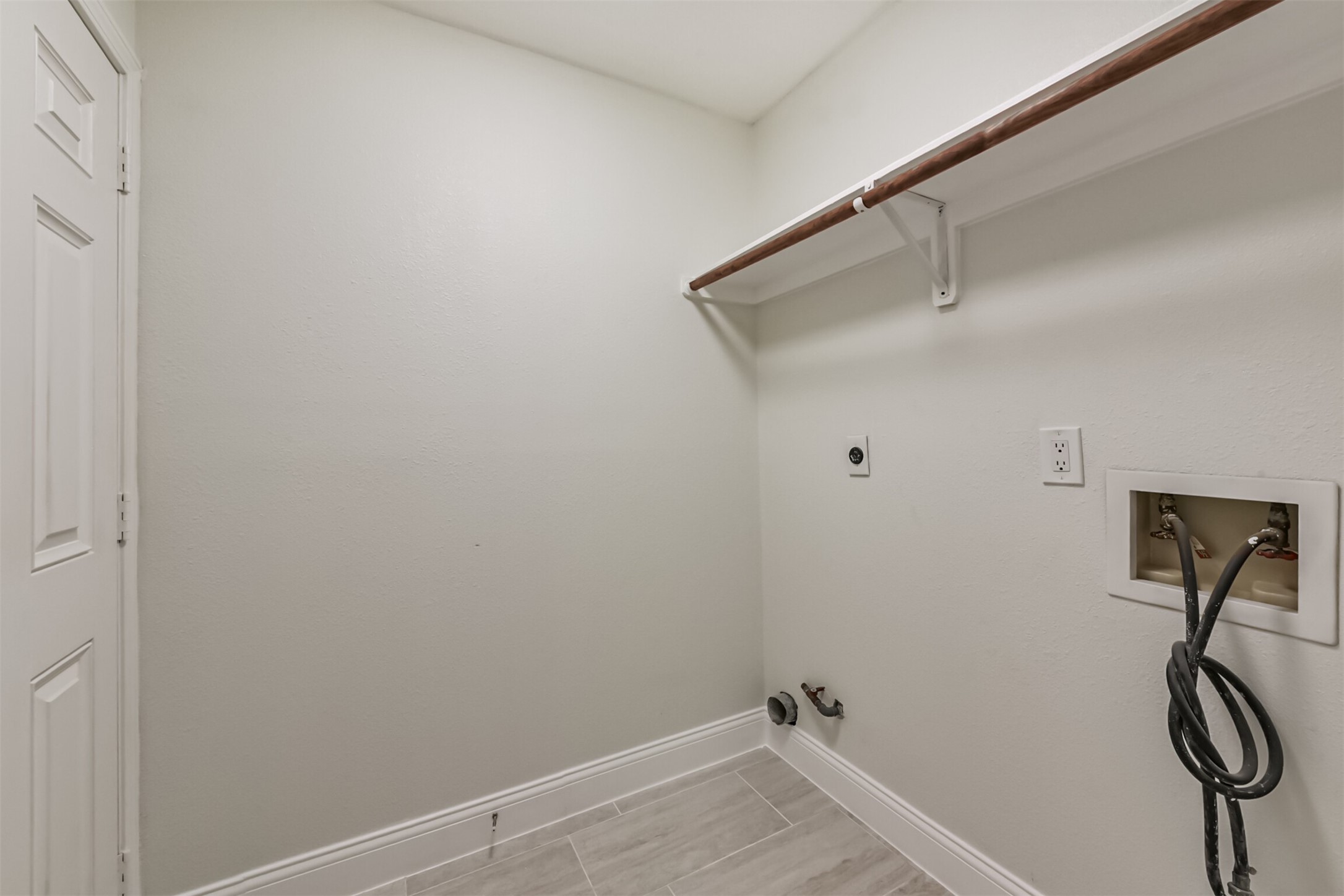 9202 Bayou Bluff Drive Spring, TX 77379 - Photo 27 of 33 a view of small space with racks on the wall