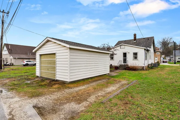 $85,000 | 313 1st Avenue, Silvis, IL 61282