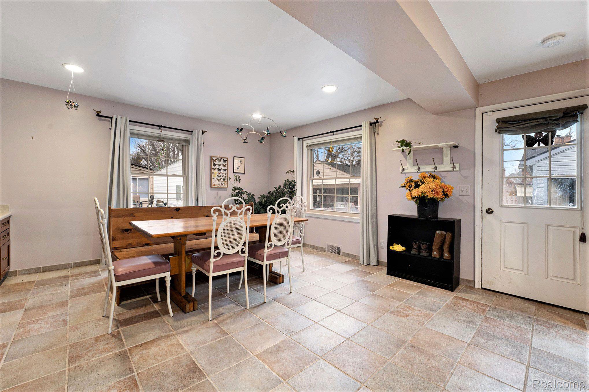 1700 Prestwick Road Grosse Pointe, MI 48236 - Photo 12 of 35 Gallery Image 12