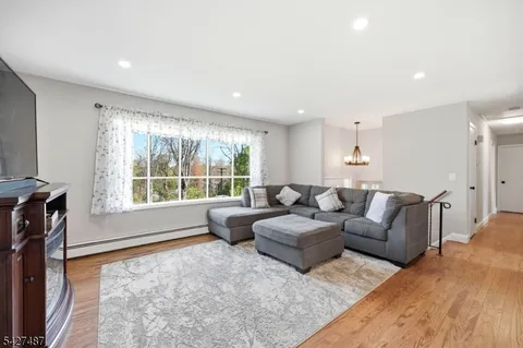 $499,900 | 11 Davis Terrace, Newton, NJ 07860