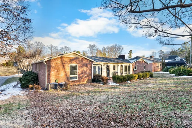 $385,000 | 1767 12th St Drive Northwest, Hickory, NC 28601