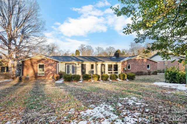 $385,000 | 1767 12th St Drive Northwest, Hickory, NC 28601