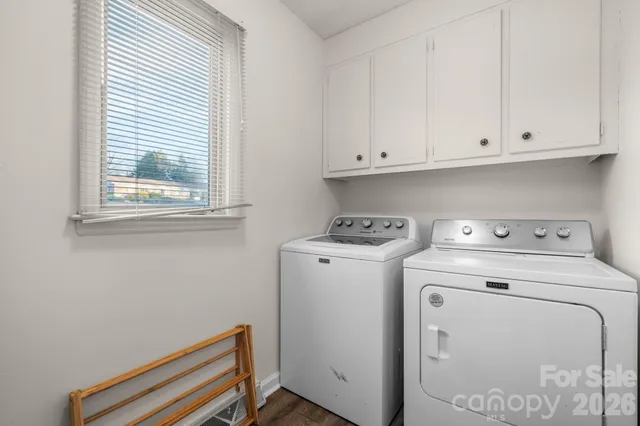 $385,000 | 1767 12th St Drive Northwest, Hickory, NC 28601