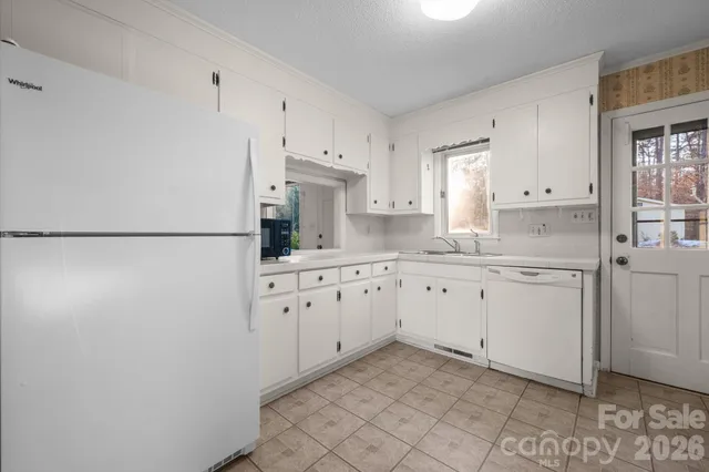 $385,000 | 1767 12th St Drive Northwest, Hickory, NC 28601