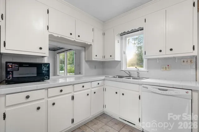 $385,000 | 1767 12th St Drive Northwest, Hickory, NC 28601