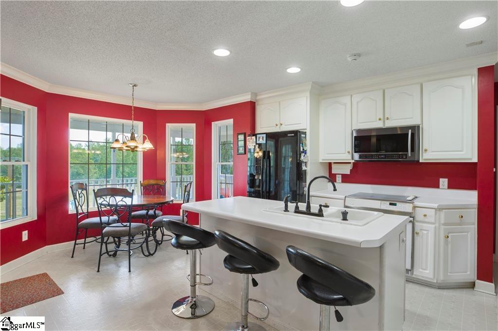 3634 Old Williamston Road Belton, SC 29627 - Photo 17 of 36 Kitchen/Breakfast