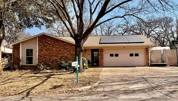 $289,000 | 2721 Lucas Drive, Arlington, TX 76015