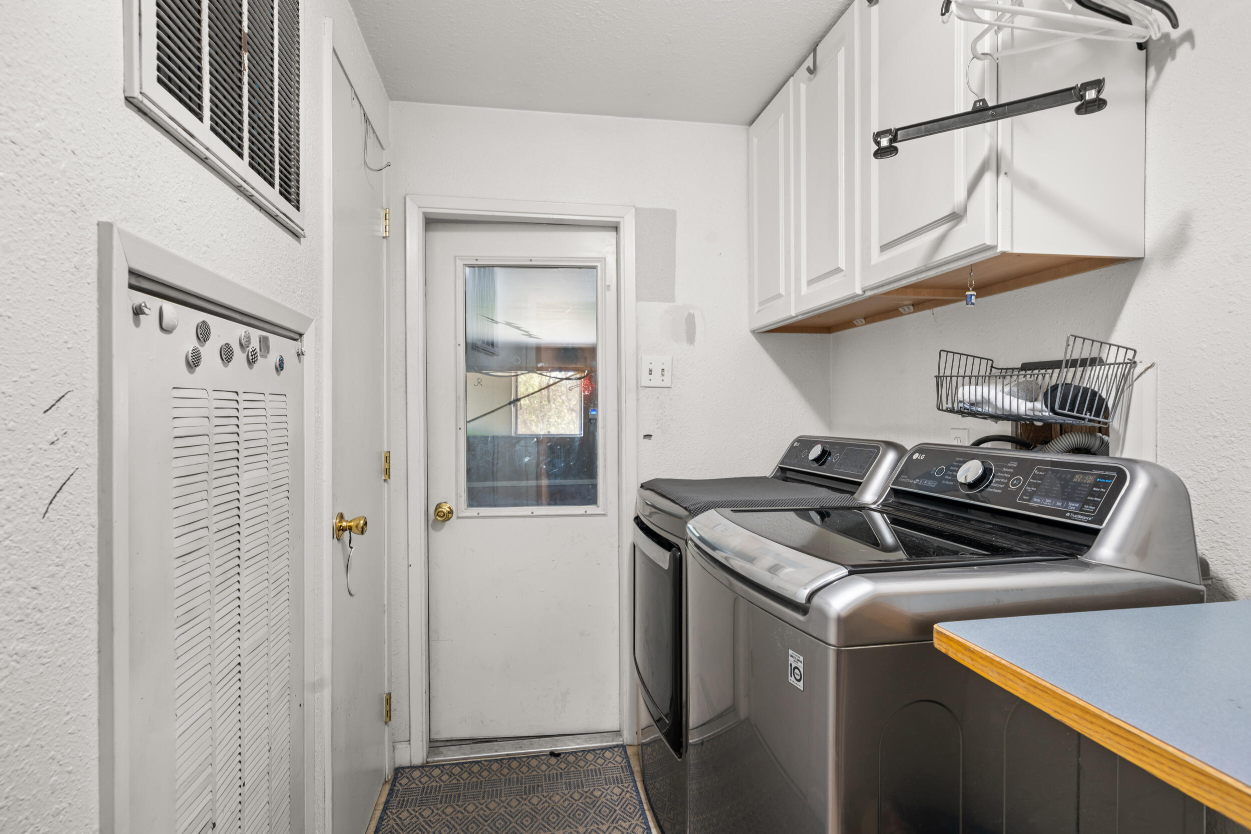 3477 Helms Road Grants Pass, OR 97527 - Photo 21 of 49 Laundry Room