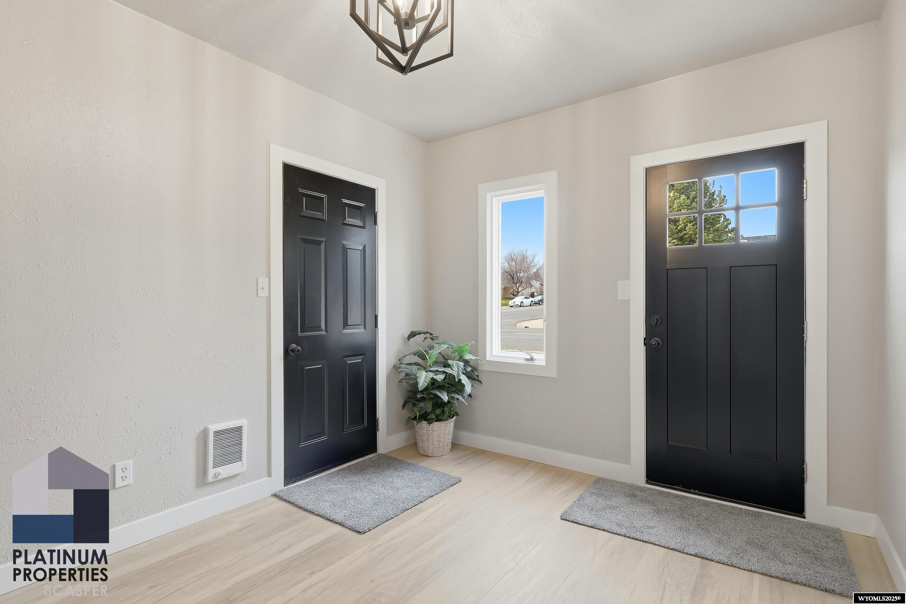 1421 Newport Casper, WY 82609 - Photo 3 of 24