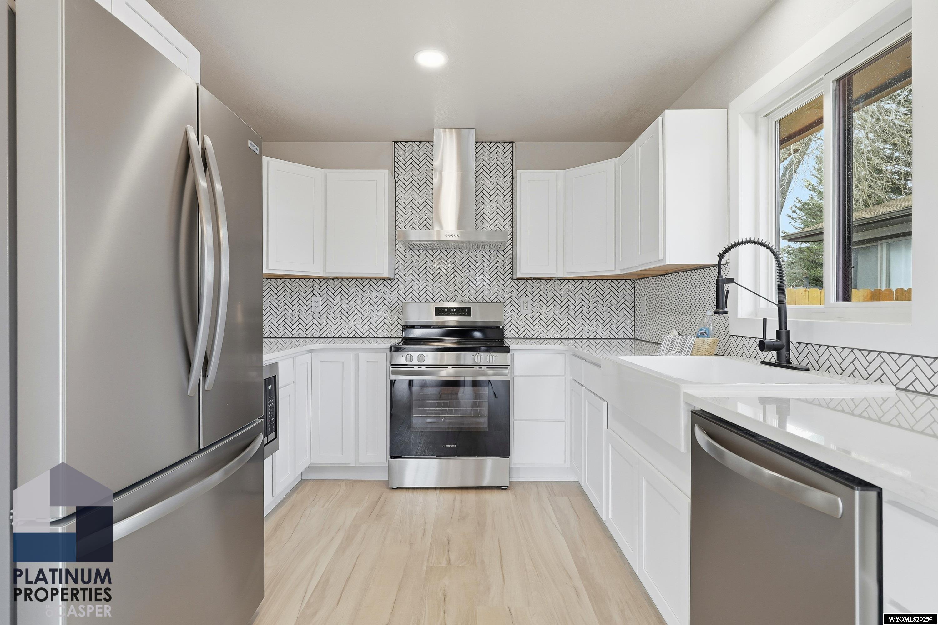 1421 Newport Casper, WY 82609 - Photo 4 of 24