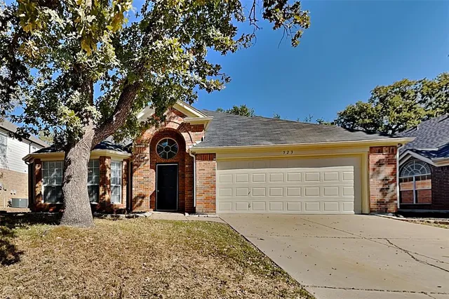 $2,225 | 523 Deerwood Drive, Burleson, TX 76028