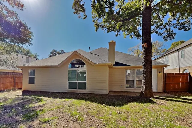 $2,225 | 523 Deerwood Drive, Burleson, TX 76028