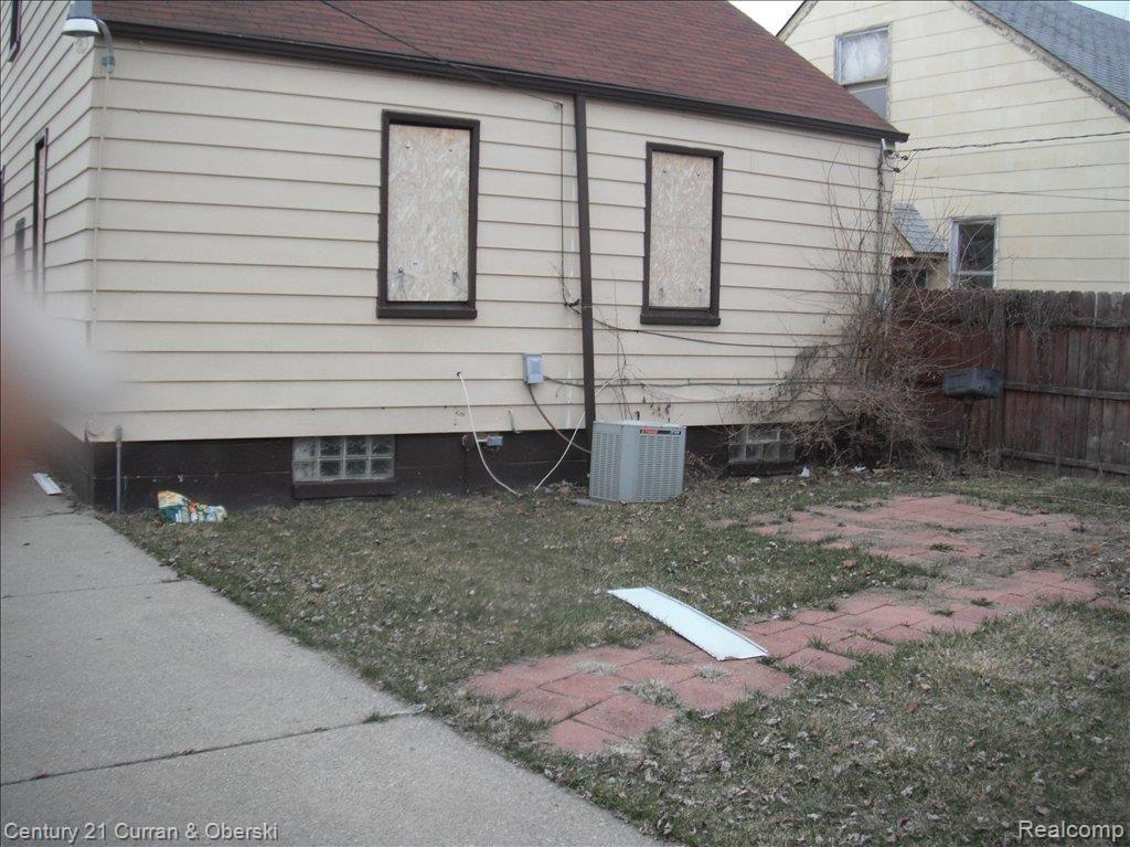 9240 Burt Road Detroit, MI 48228 - Photo 18 of 21 back of house