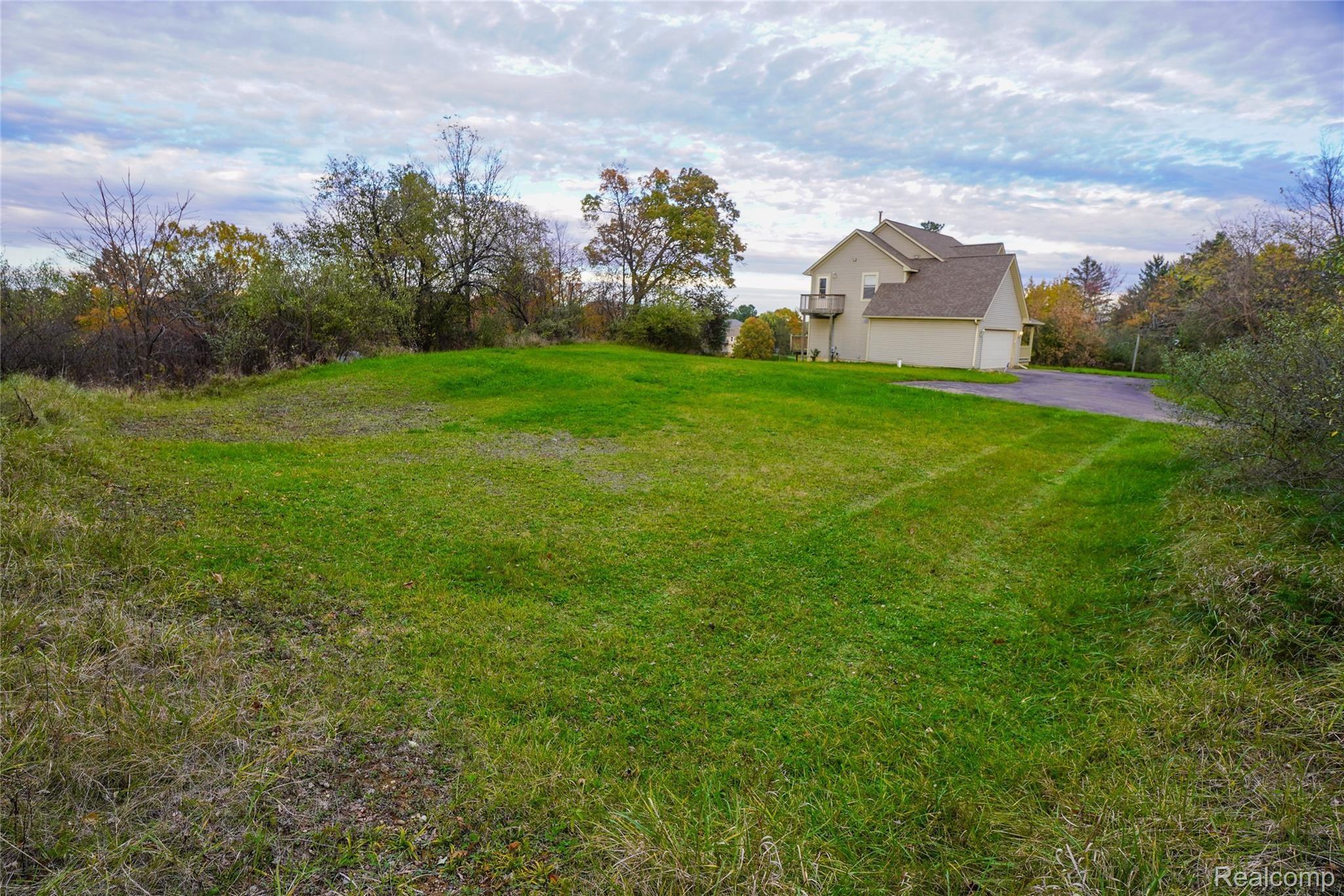 603 East Davisburg Road Holly, MI 48442 - Photo 9 of 29 Beautiful 2 Story 4 Bedroom 2.5 Baths, Has Lower Level Walkout!