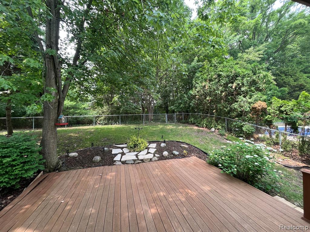 42519 Park Ridge Road Novi, MI 48375 - Photo 2 of 25