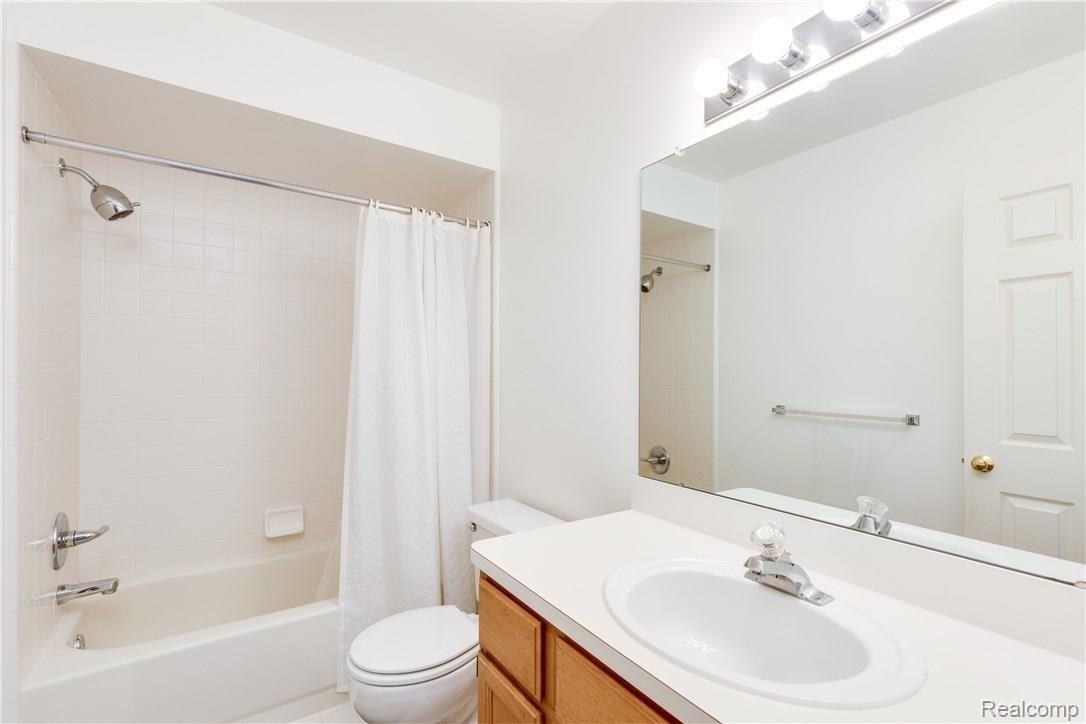 5851 Dawn Ridge Drive, Unit 39 Troy, MI 48098 - Photo 13 of 23 5851 Dawn Rdg Rd-13.jpg
