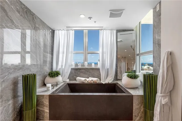 a very nice looking room with a hallway