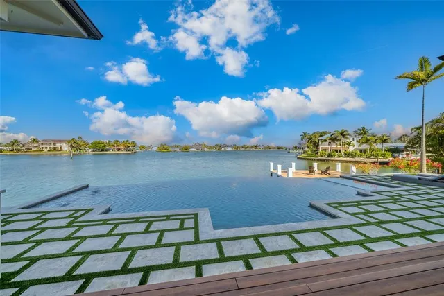 $9,150,000 | 535 70th Street, Holmes Beach, FL 34217