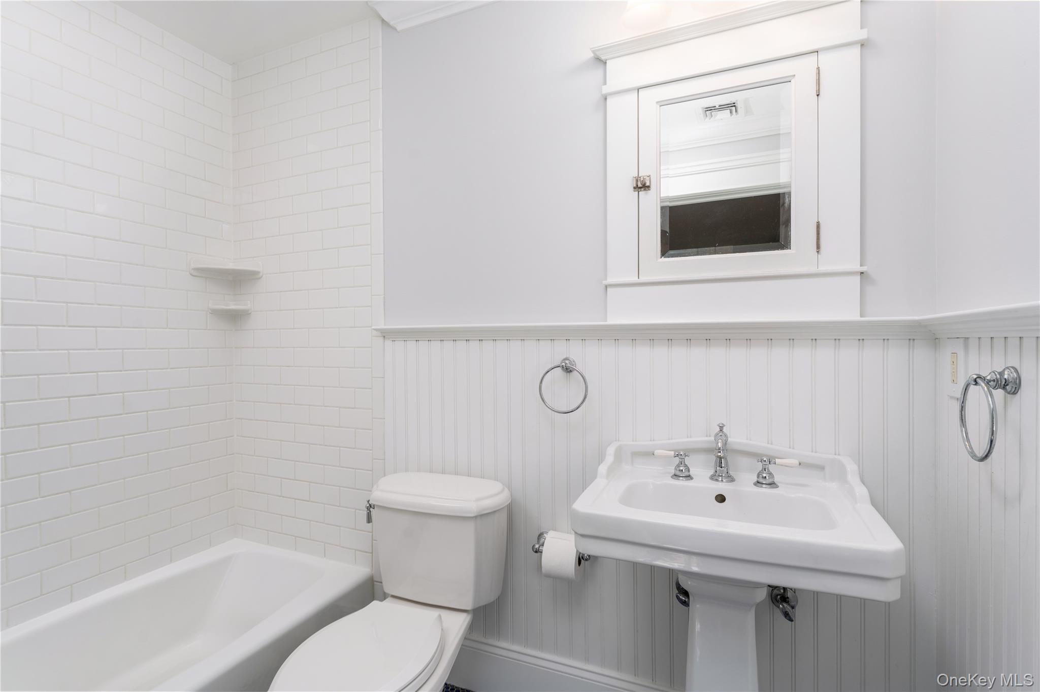 9 Old Field Road Setauket, NY 11733 - Photo 38 of 50 En-suite Bathroom for Bedroom #4