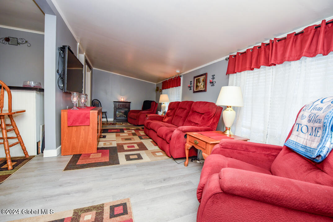 1530 Rte 9W Bethlehem, NY 12158 - Photo 13 of 31 Living room
