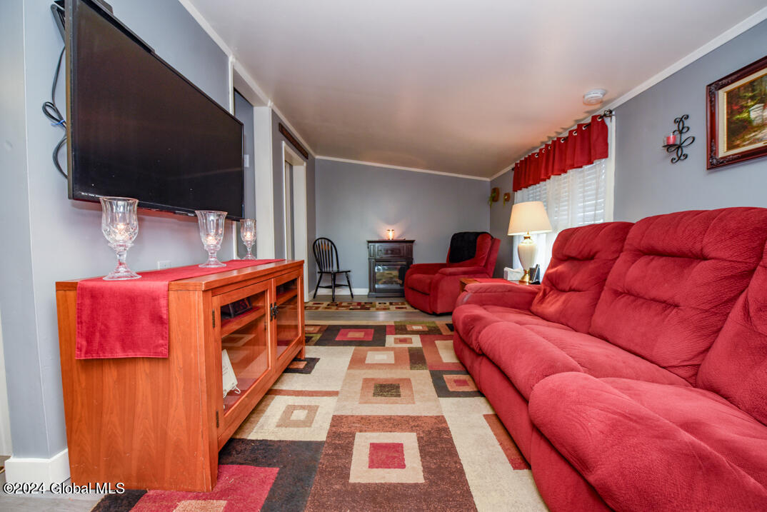1530 Rte 9W Bethlehem, NY 12158 - Photo 14 of 31 Living room