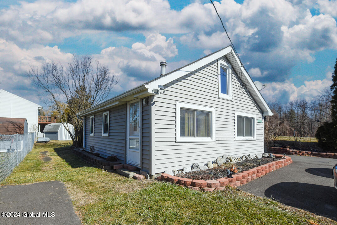 1530 Rte 9W Bethlehem, NY 12158 - Photo 2 of 31 Cottage