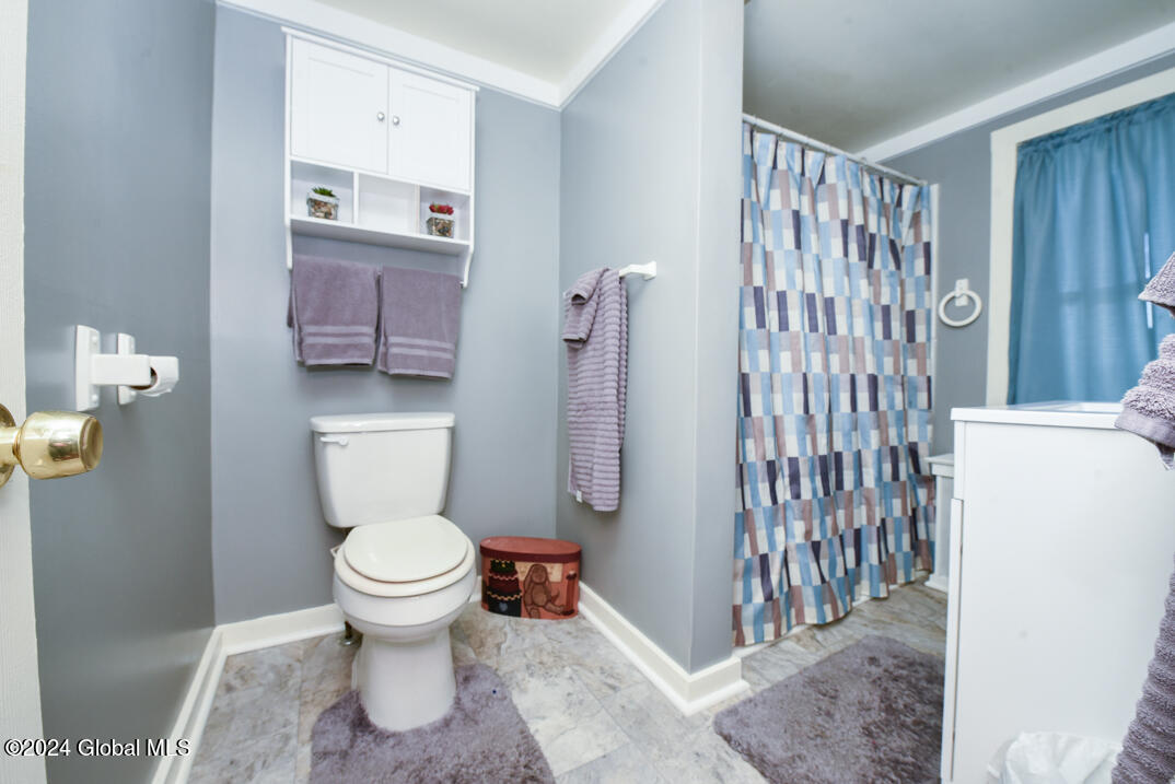 1530 Rte 9W Bethlehem, NY 12158 - Photo 26 of 31 Main bath upstairs