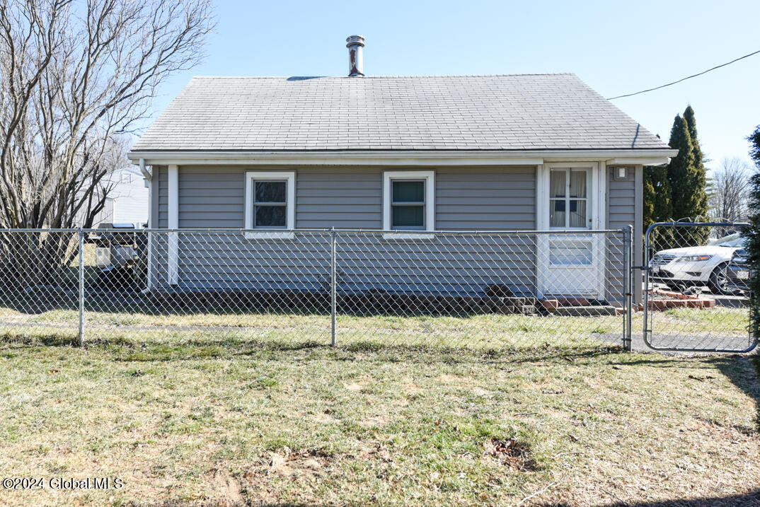 1530 Rte 9W Bethlehem, NY 12158 - Photo 3 of 31 Cottage side entry