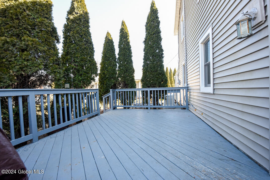 1530 Rte 9W Bethlehem, NY 12158 - Photo 10 of 31 Deck