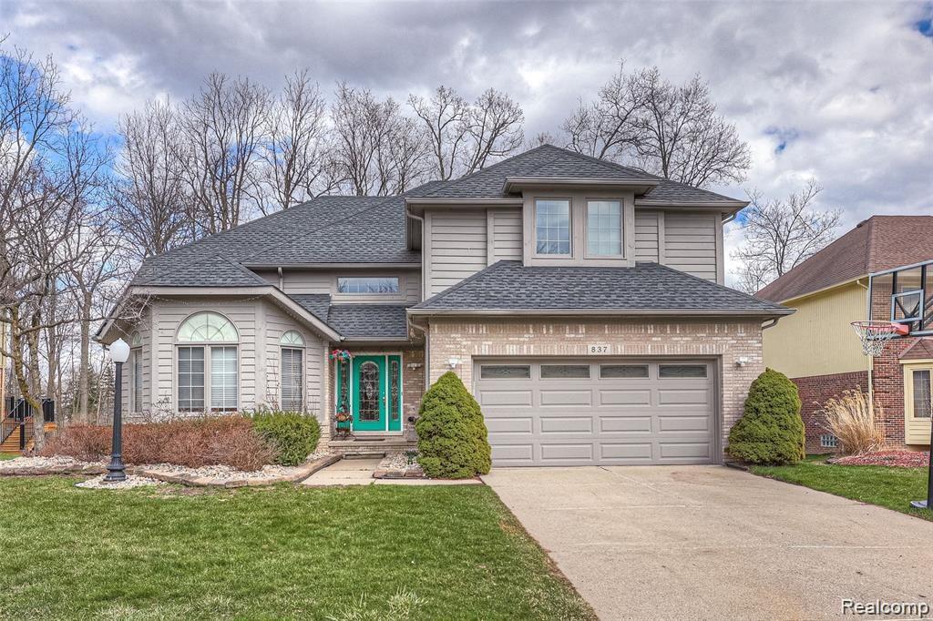 837 Grovecrest Rochester Hills, MI 48307 - Photo 1 of 36