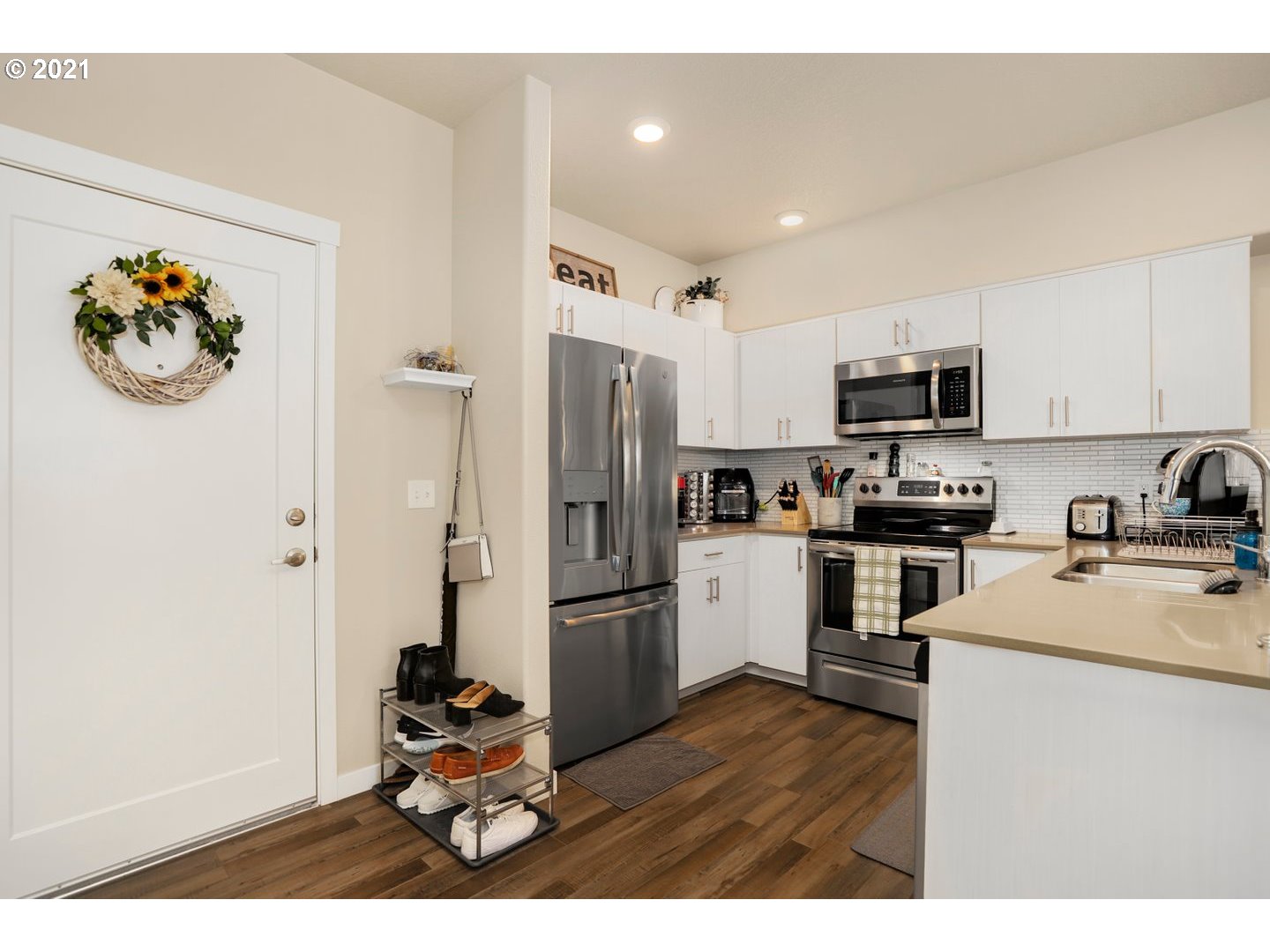17137 Southwest Appledale Road, Unit 103 Beaverton, OR 97007 - Photo 4 of 22 Gallery Image 4