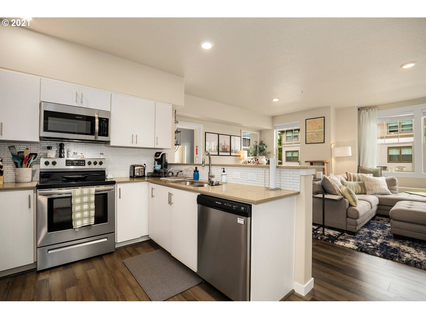 17137 Southwest Appledale Road, Unit 103 Beaverton, OR 97007 - Photo 5 of 22 Gallery Image 5