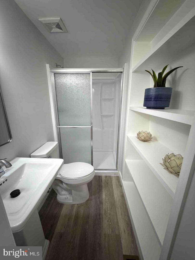 2283 Dosinia Court Reston, VA 20191 - Photo 14 of 25 Master Bathroom