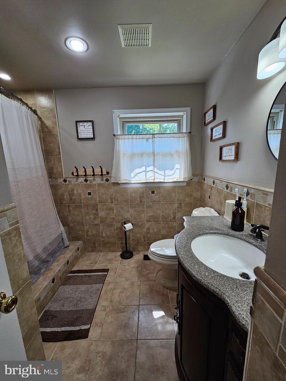 213 Farmington Road Delran, NJ 08075 - Photo 21 of 40 Upper Level Full Bath with jacuzzi tub