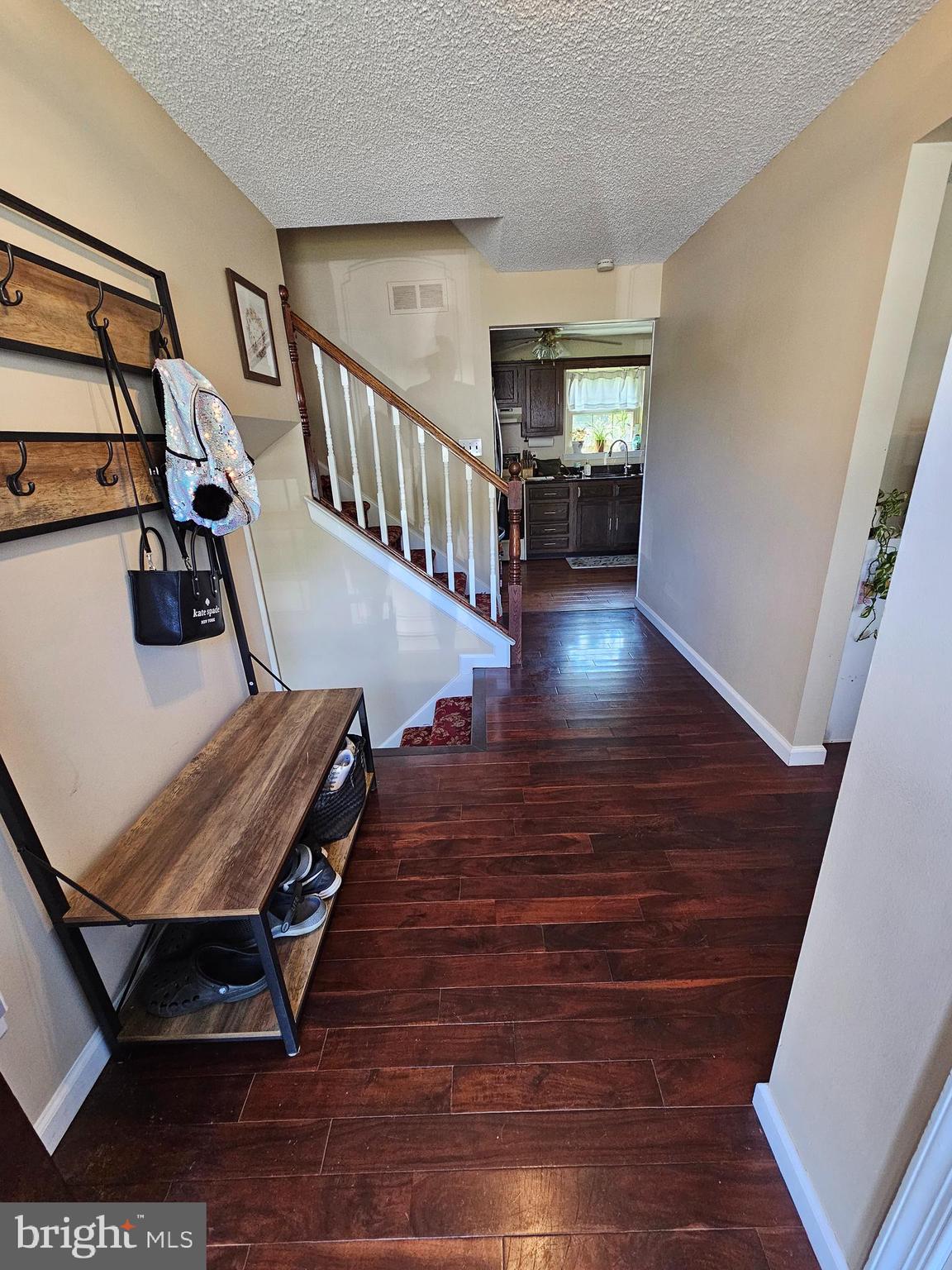 213 Farmington Road Delran, NJ 08075 - Photo 3 of 40 Large Foyer