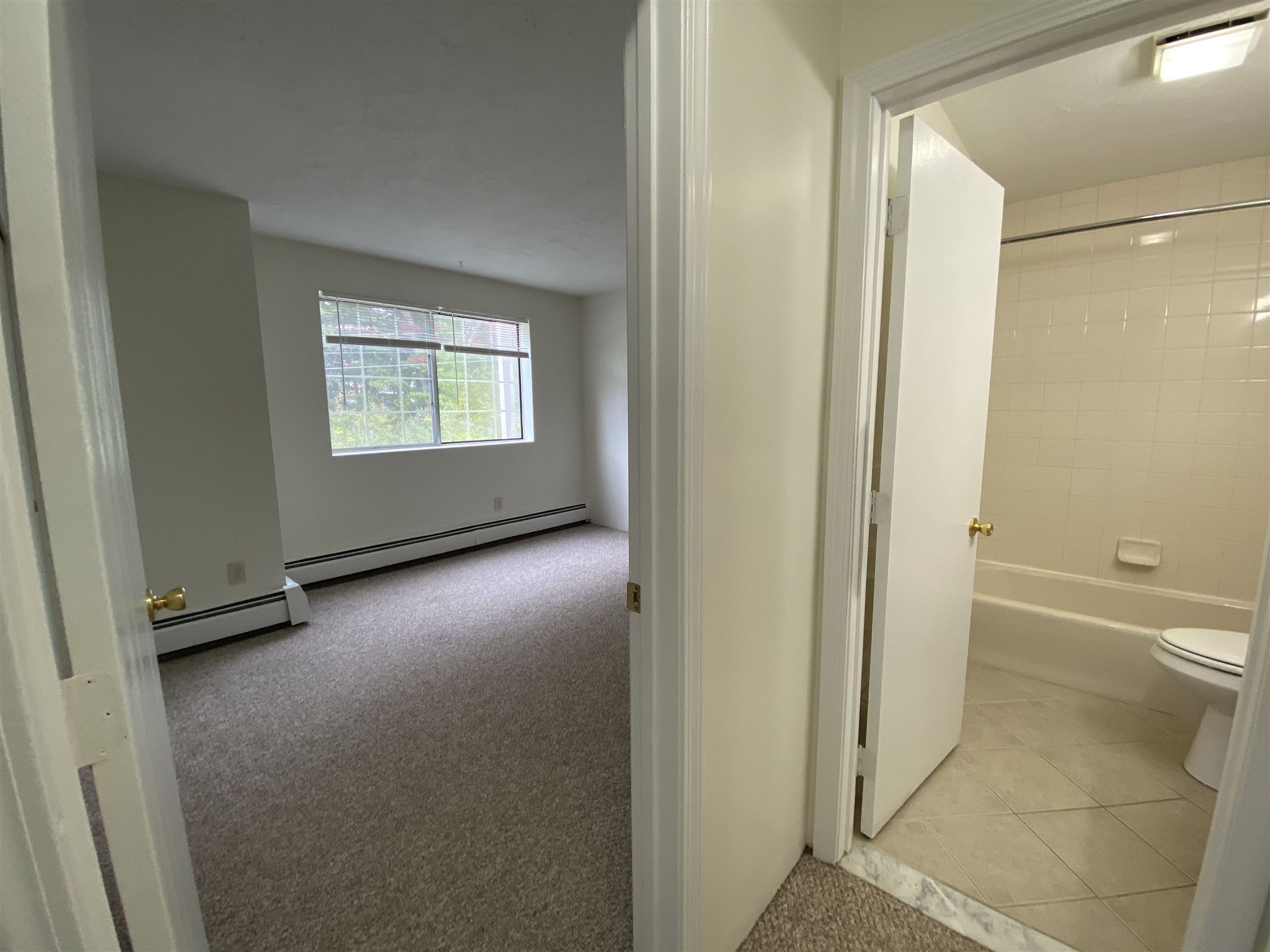 383 Huse Road, Unit 9 Manchester, NH 03103 - Photo 17 of 39