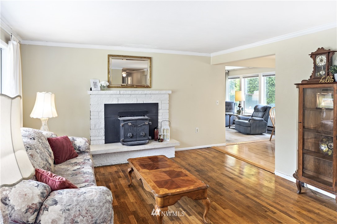 21820 Brier Road Brier, WA 98036 - Photo 5 of 19 Gallery Image 5
