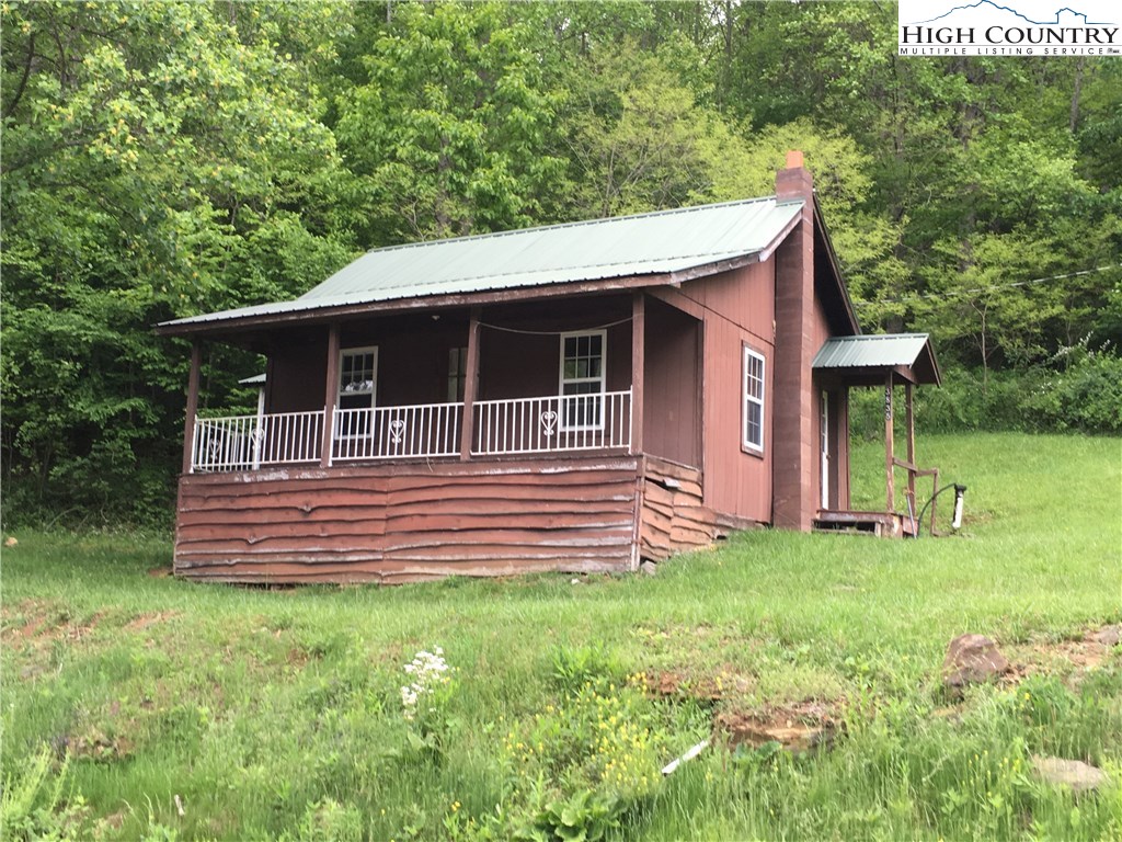 3835 3 Top Road Todd, NC 28684 - Photo 1 of 10 Gallery Image 1