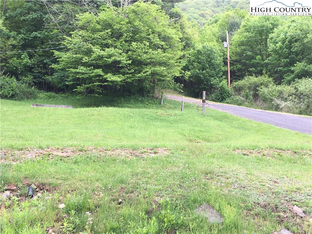 3835 3 Top Road Todd, NC 28684 - Photo 2 of 10 Gallery Image 2