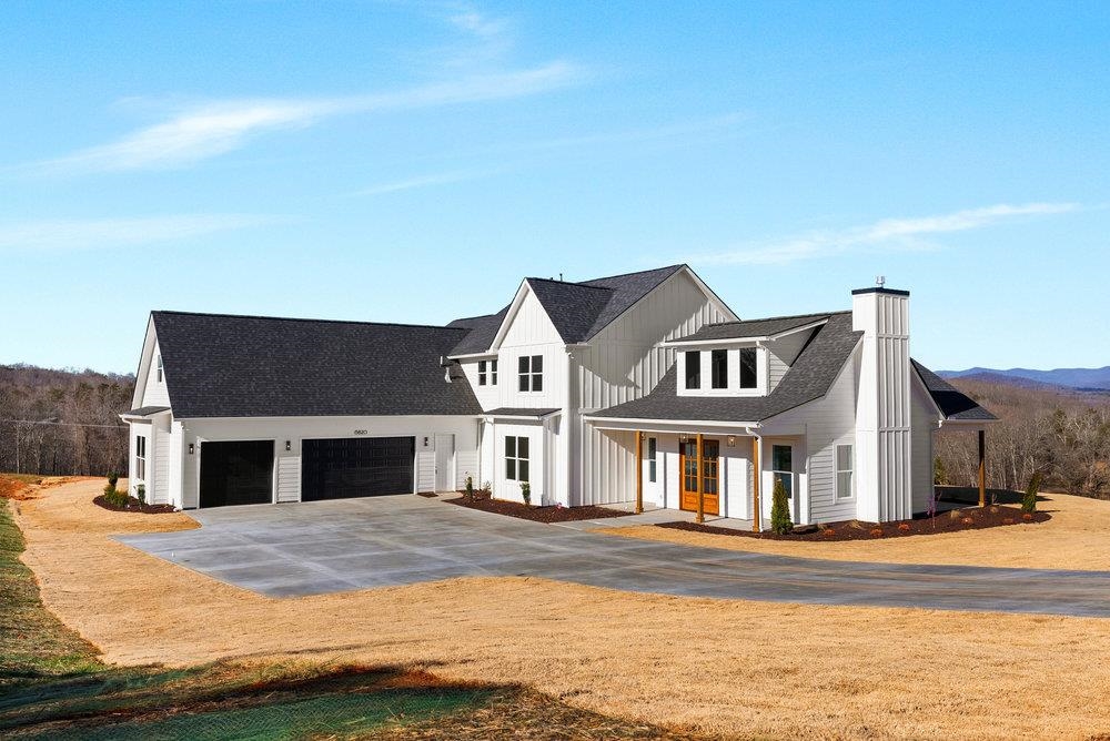 6820 Mountain View Road Taylors, SC 29687 - Photo 1 of 31