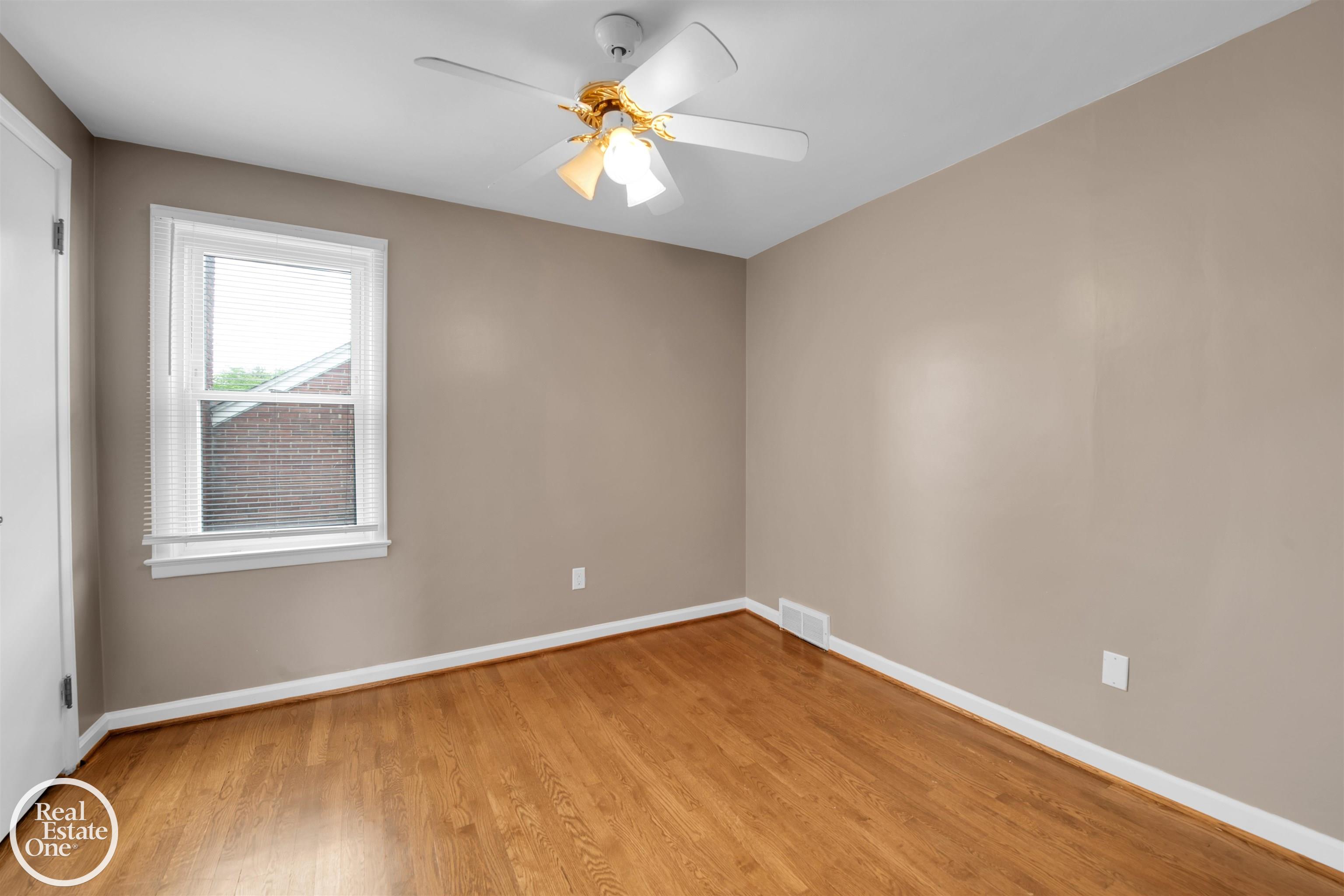 1258 Hampton Road Grosse Pointe Woods, MI 48236 - Photo 21 of 37