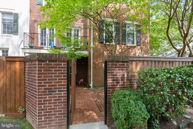 $3,500 | 1956 North Cleveland Street, Unit 1, Arlington, VA 22201