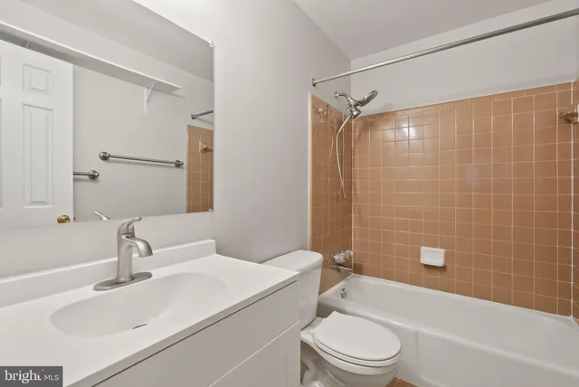 $3,500 | 1956 North Cleveland Street, Unit 1, Arlington, VA 22201