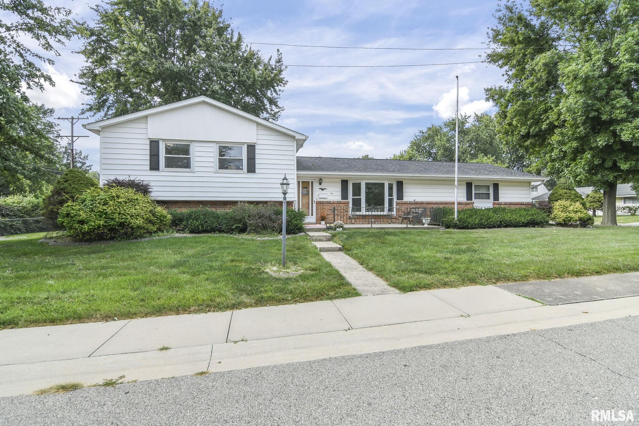 44 Eton Drive Springfield, IL 62702 - Photo 2 of 44 Gallery Image 2