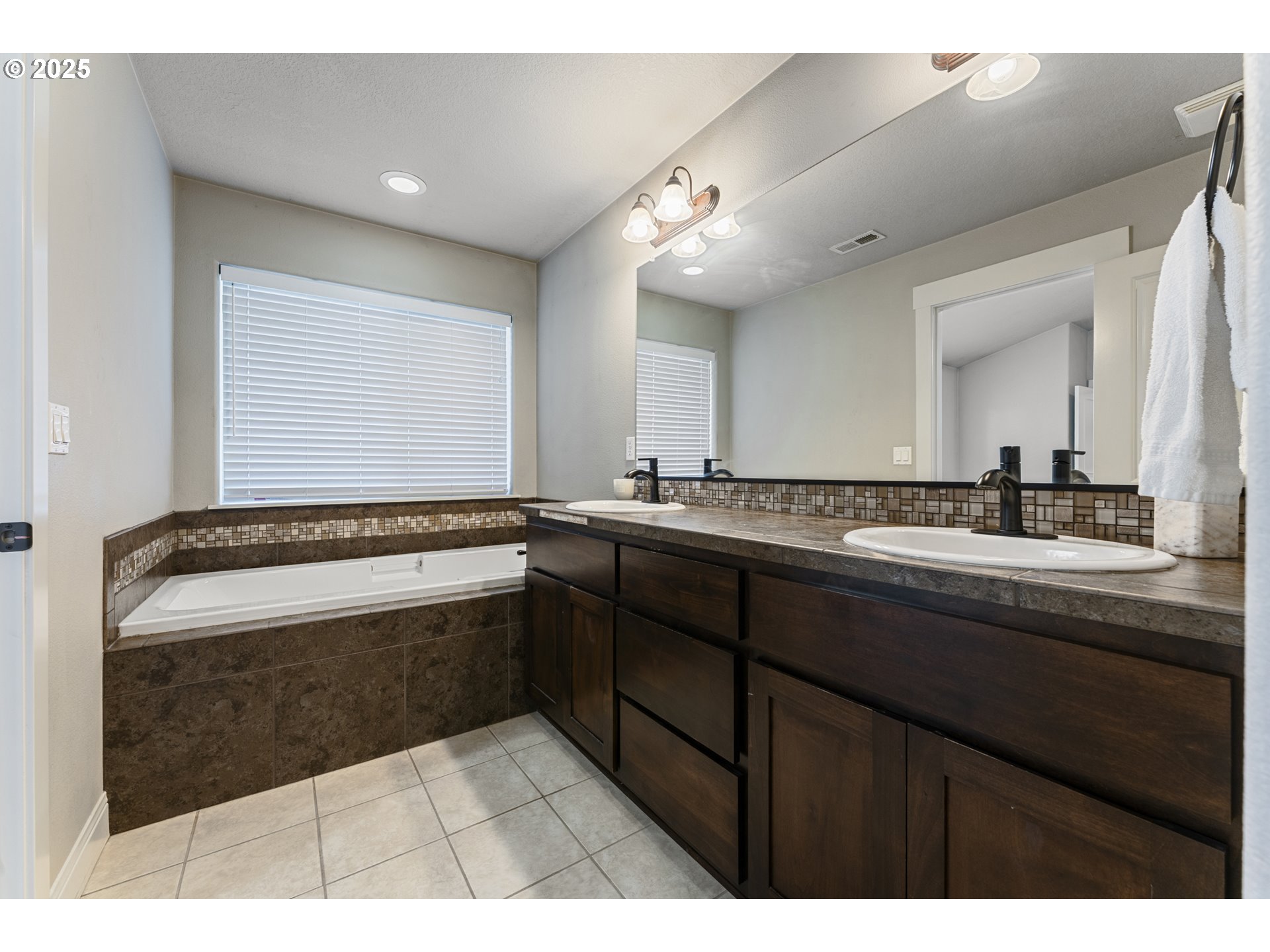 3118 Southwest 197th Avenue Beaverton, OR 97003 - Photo 17 of 29