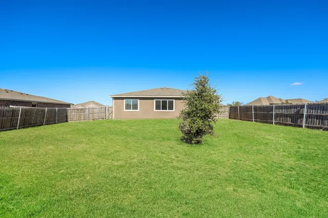 a view of a house with a backyard