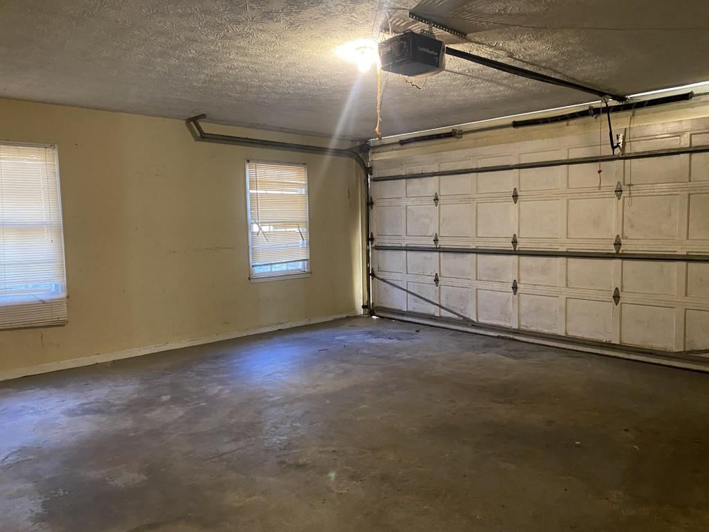 1720 Ridgefield Drive Roswell, GA 30075 - Photo 28 of 35 a view of a garage