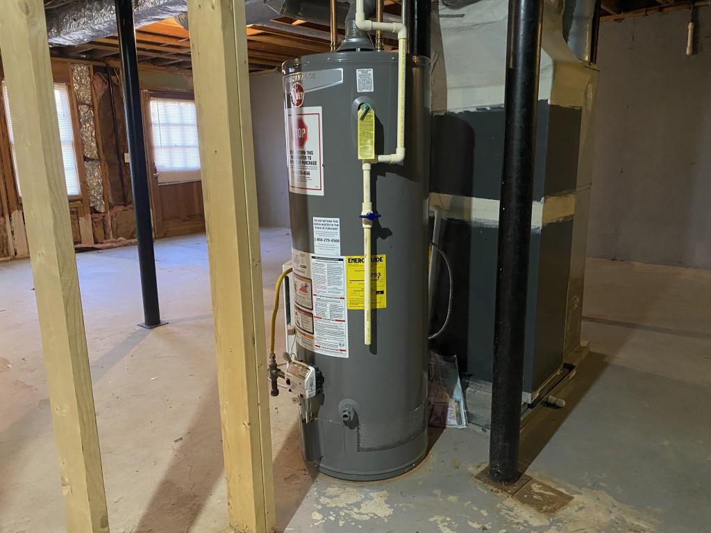 1720 Ridgefield Drive Roswell, GA 30075 - Photo 31 of 35 a view of walk in closet